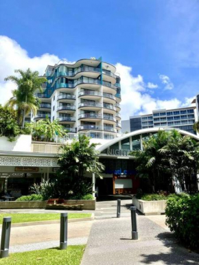 Cairns Esplanade Apartment